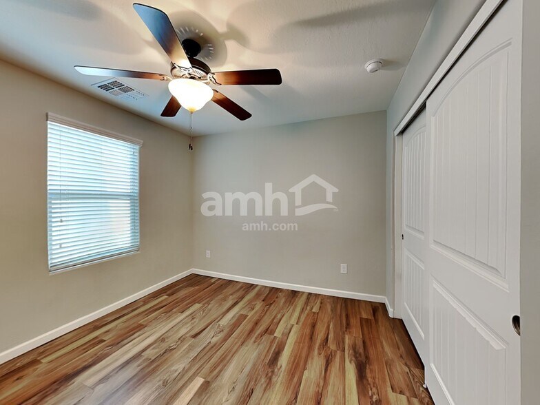 Building Photo - 20690 W Stone Hill Rd