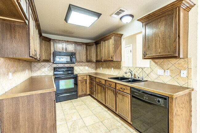 Building Photo - Cute 3 bedroom 2 bath in Frenship School District