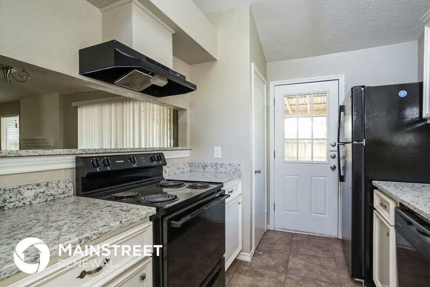 Building Photo - 24111 Spring Gum Dr