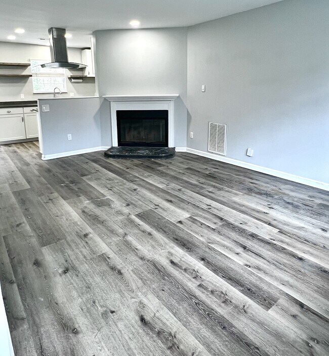 Building Photo - 5900 Wichita Dr