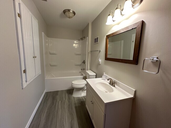 Building Photo - 1208 Baker Ave