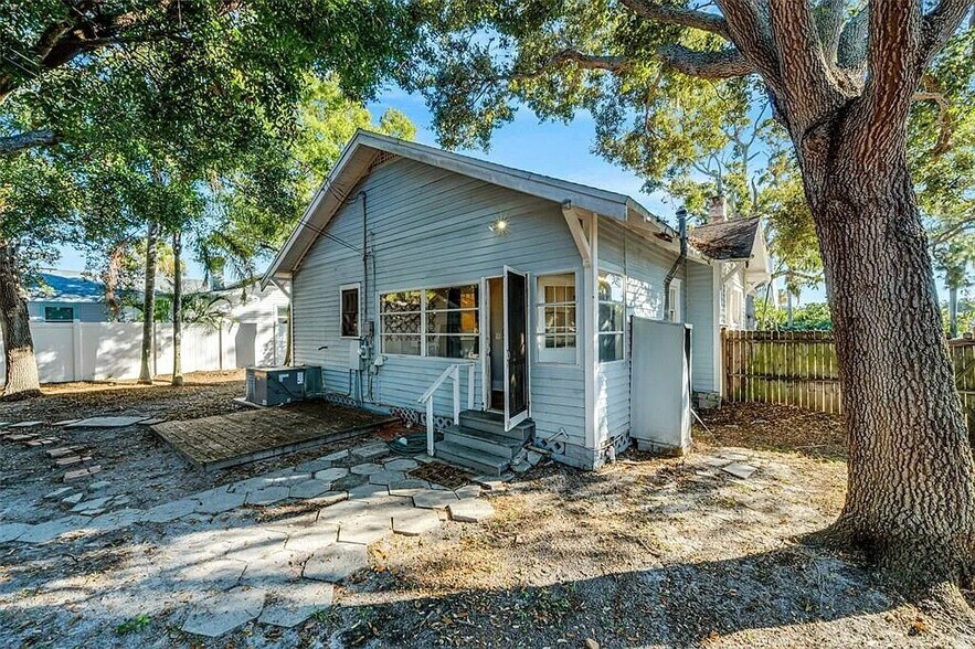 Building Photo - 7327 1st Ave N