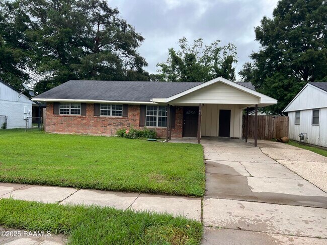 Primary Photo - 104 Sorority Dr