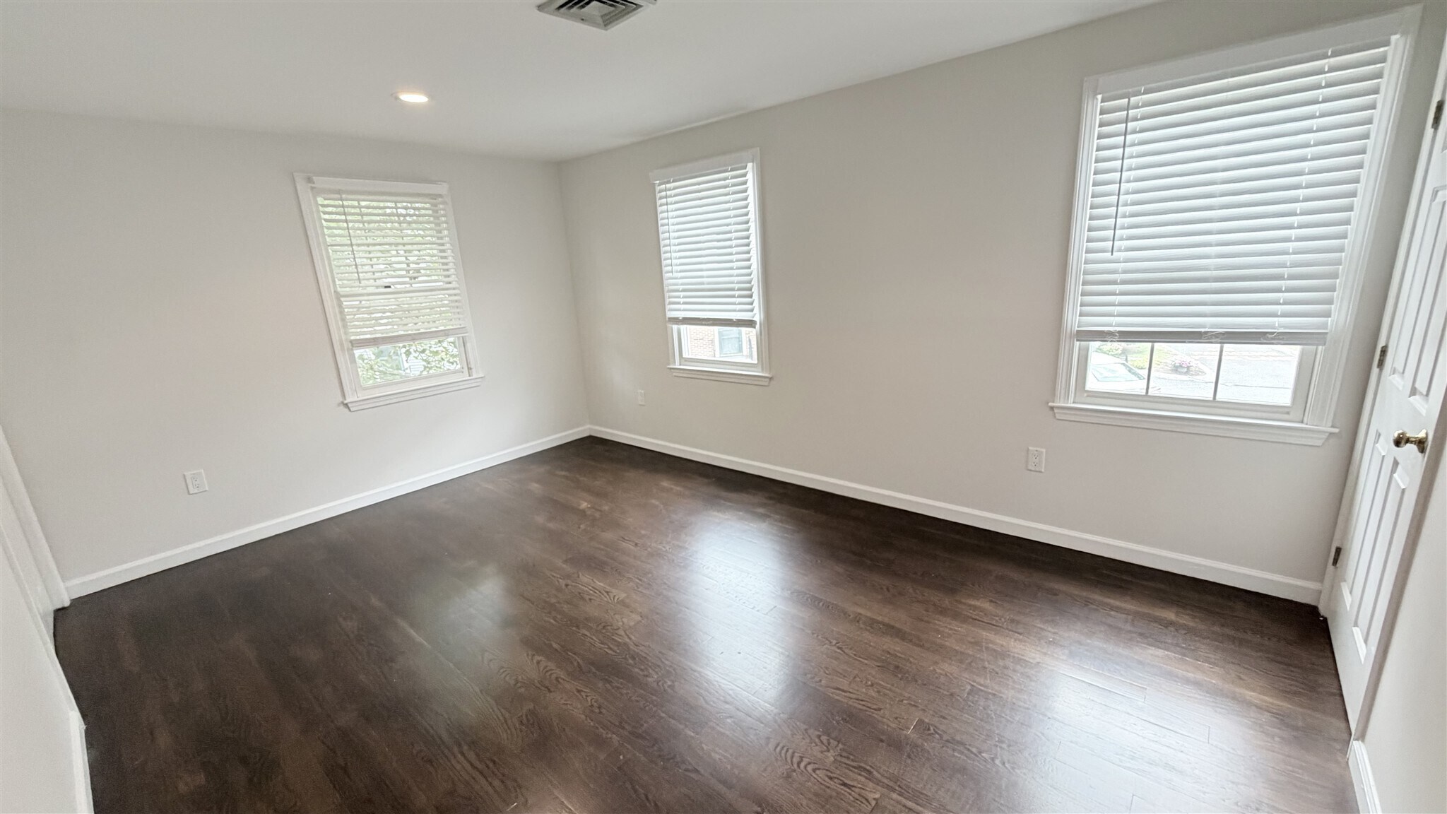 Building Photo - 2 Glenbrook Ln