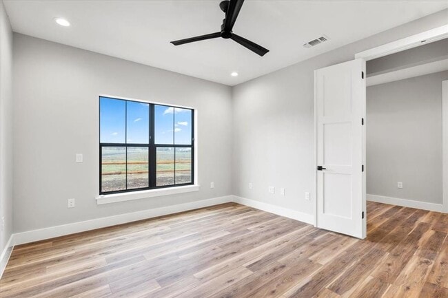 Building Photo - 203 Ave J