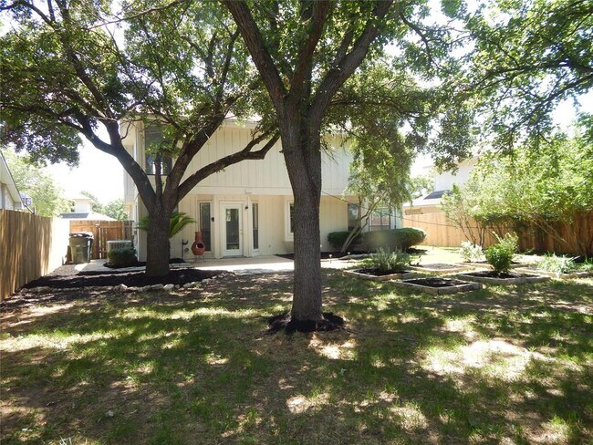 Building Photo - 2503 Autrey Dr