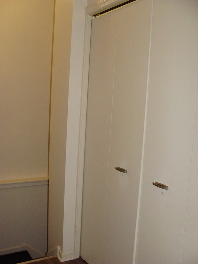 Building Photo - Bradford Place 2 Bedroom Condo
