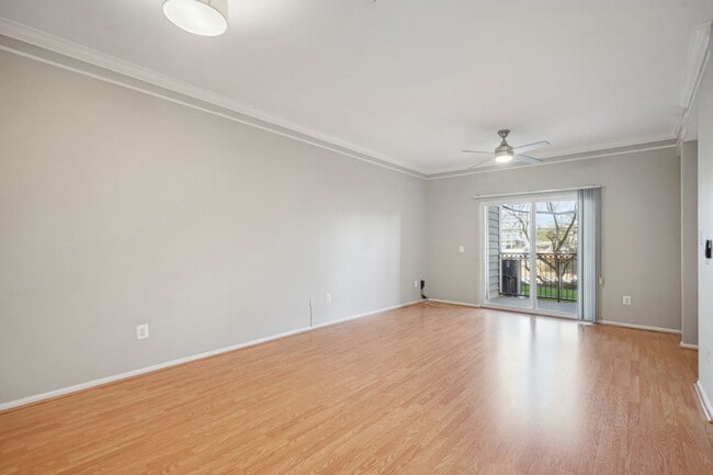 Building Photo - Updated 1br in control access building in Gates of Mclean.