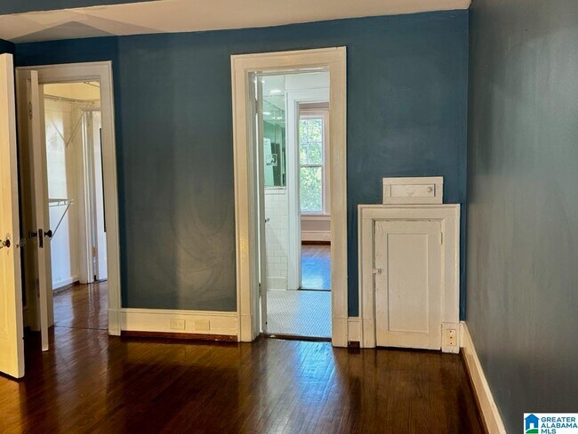 Building Photo - 3007 Highland Ave
