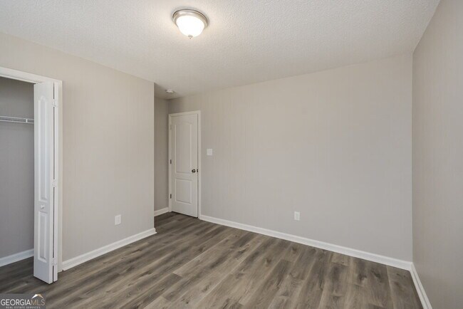 Building Photo - 442 Clear Blue Way
