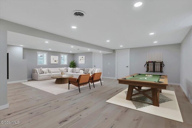 Building Photo - 257 W Circular St