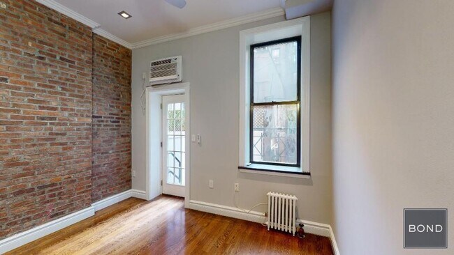 Primary Photo - 246 Mott St