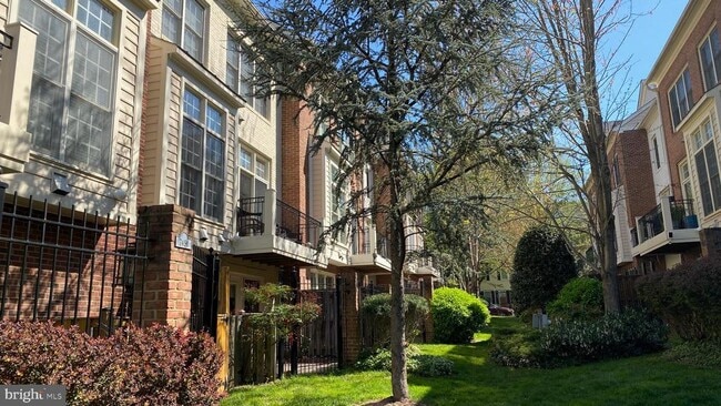 Building Photo - 7449 Carriage Hills Dr