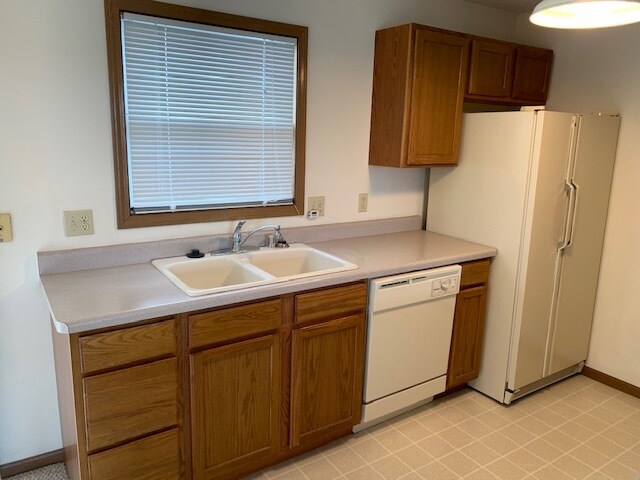 Building Photo - 1231 N Sunnyslope Dr