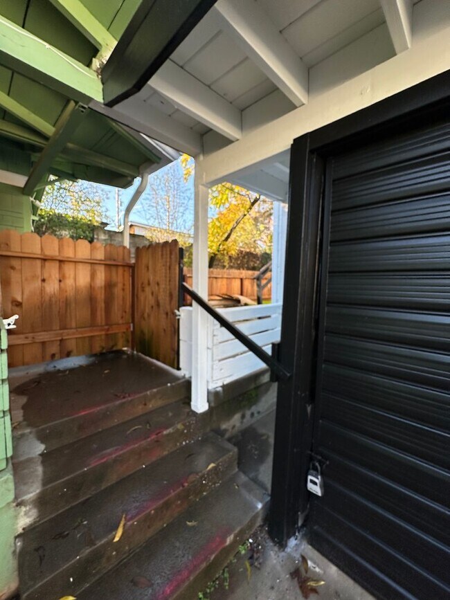 Building Photo - Chestnut-1918/1920