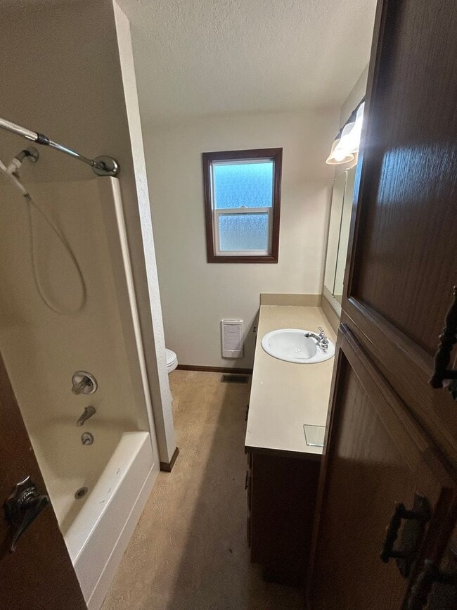 Building Photo - 4 Bedroom, 2 Bathroom House in Lynden with Fenced Yard