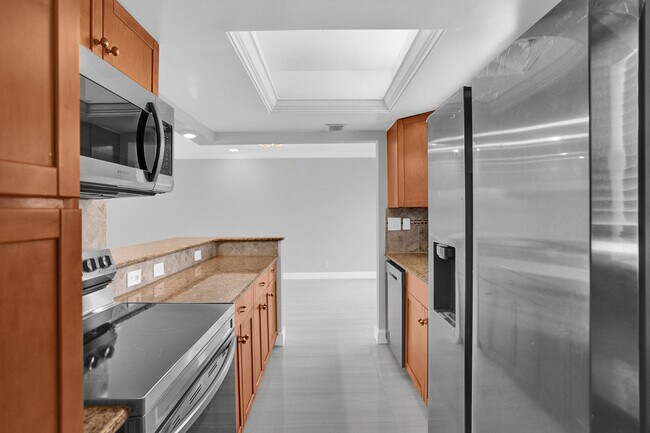Building Photo - 2755 NE 28th Ave