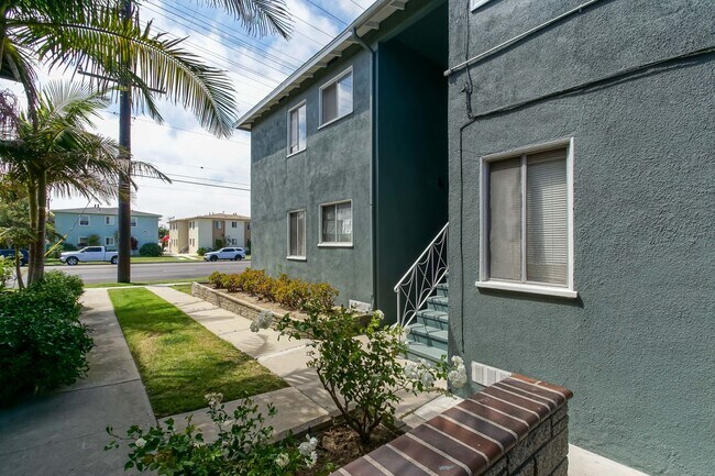 Building Photo - 16730-16730 Crenshaw Blvd