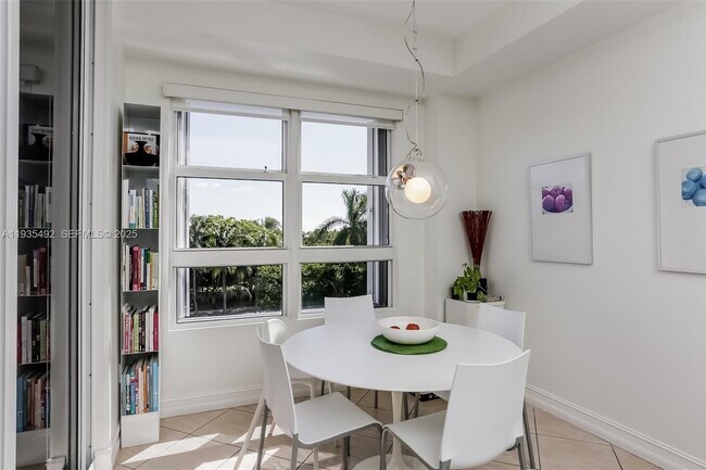 Building Photo - 747 Crandon Blvd