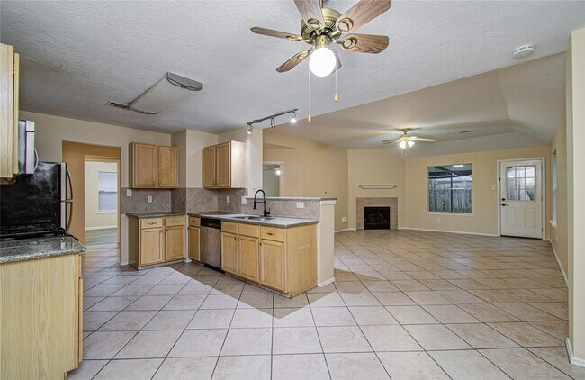 Building Photo - 16835 Carbridge Dr