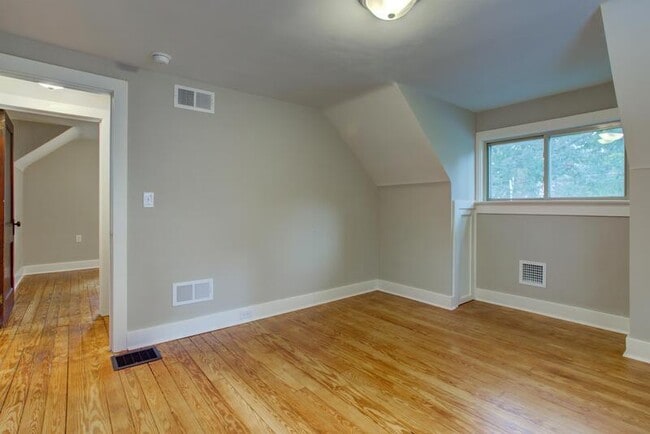 Building Photo - 1057 Ridge Rd