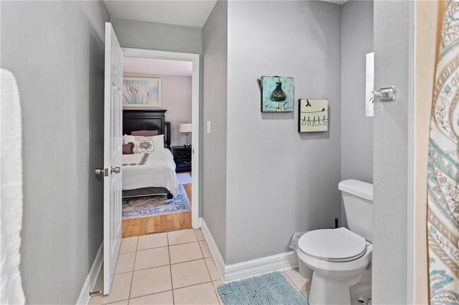 Building Photo - 3005 W Helen Ave