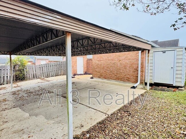 Building Photo - 3107 Sutton Dr