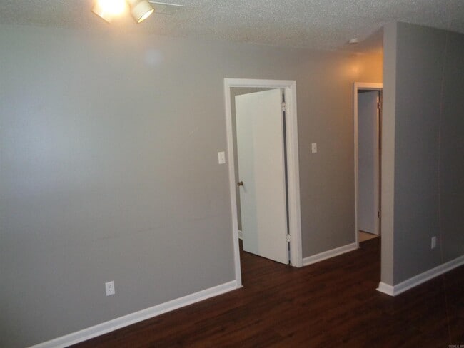 Building Photo - 2915 Wynne Dr