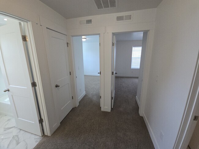 Building Photo - 754 E 950 N