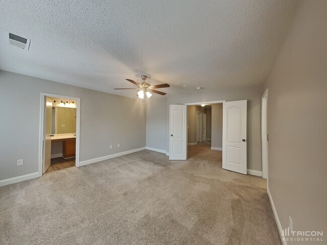 Building Photo - 4744 Abercromby St