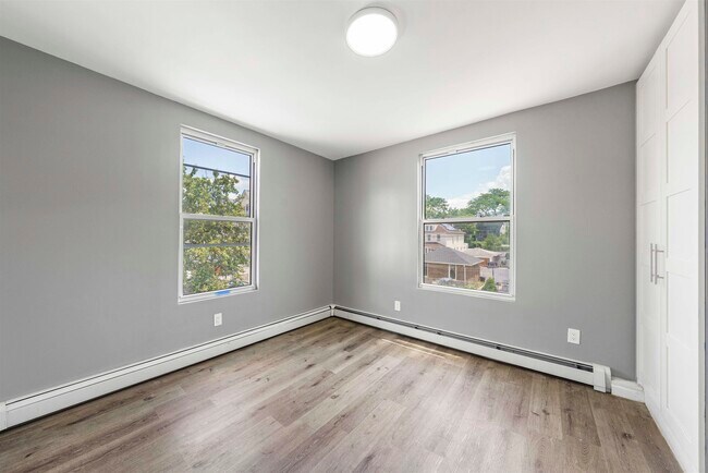 Building Photo - 906 76th St