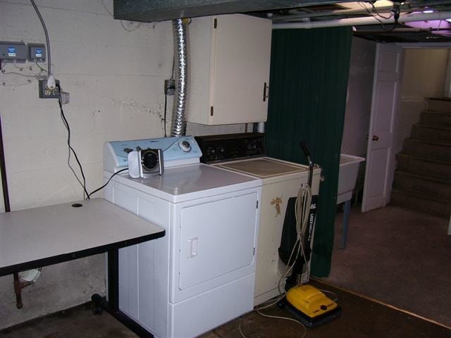 Building Photo - 112 N Hager Ave