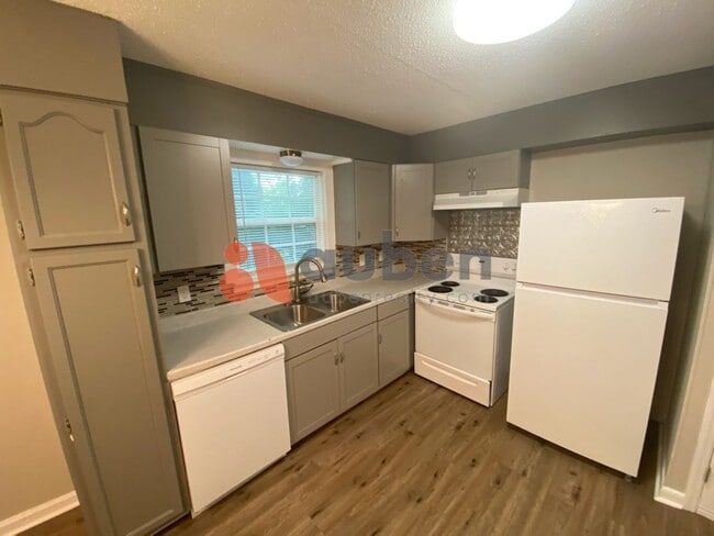 Building Photo - Nicely updated 3 bed 1.5 bath home in Hixson
