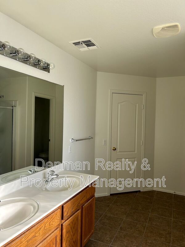 Building Photo - 6526 S 71st Dr