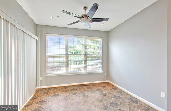 Building Photo - 9902 Woodview Dr