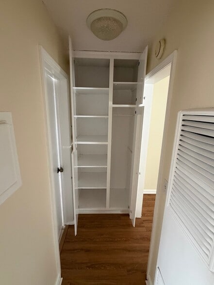 Building Photo - 7737 Bright Ave