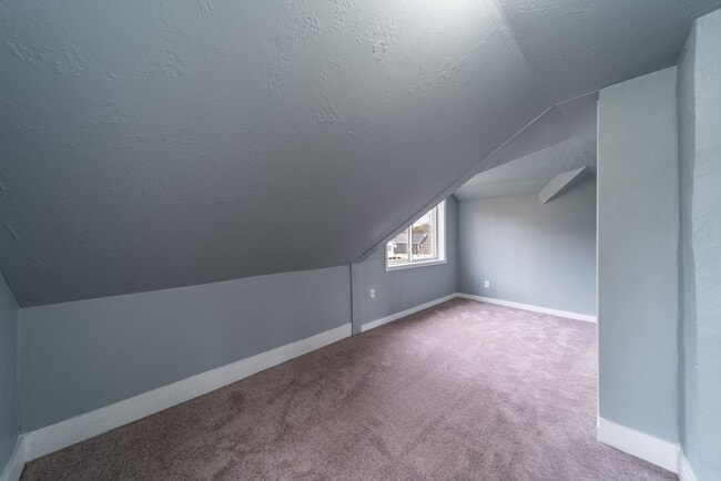 Building Photo - 409 Racine St