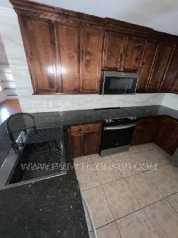 Building Photo - 628 Joe Bruer Rd