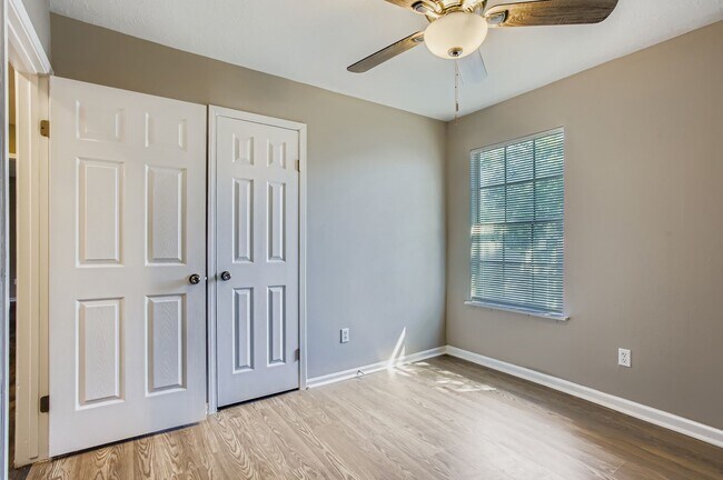 Building Photo - 4819 Brooklawn Dr