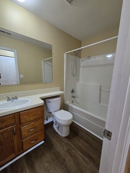 Building Photo - 463 Whalley Ave