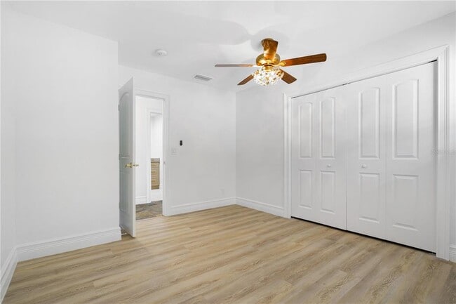 Building Photo - 3924 Versailles Dr