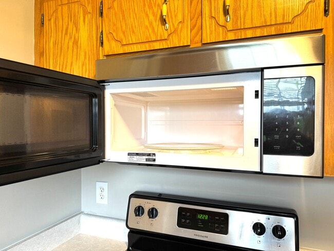 Building Photo - 3 bedroom in Oak Grove