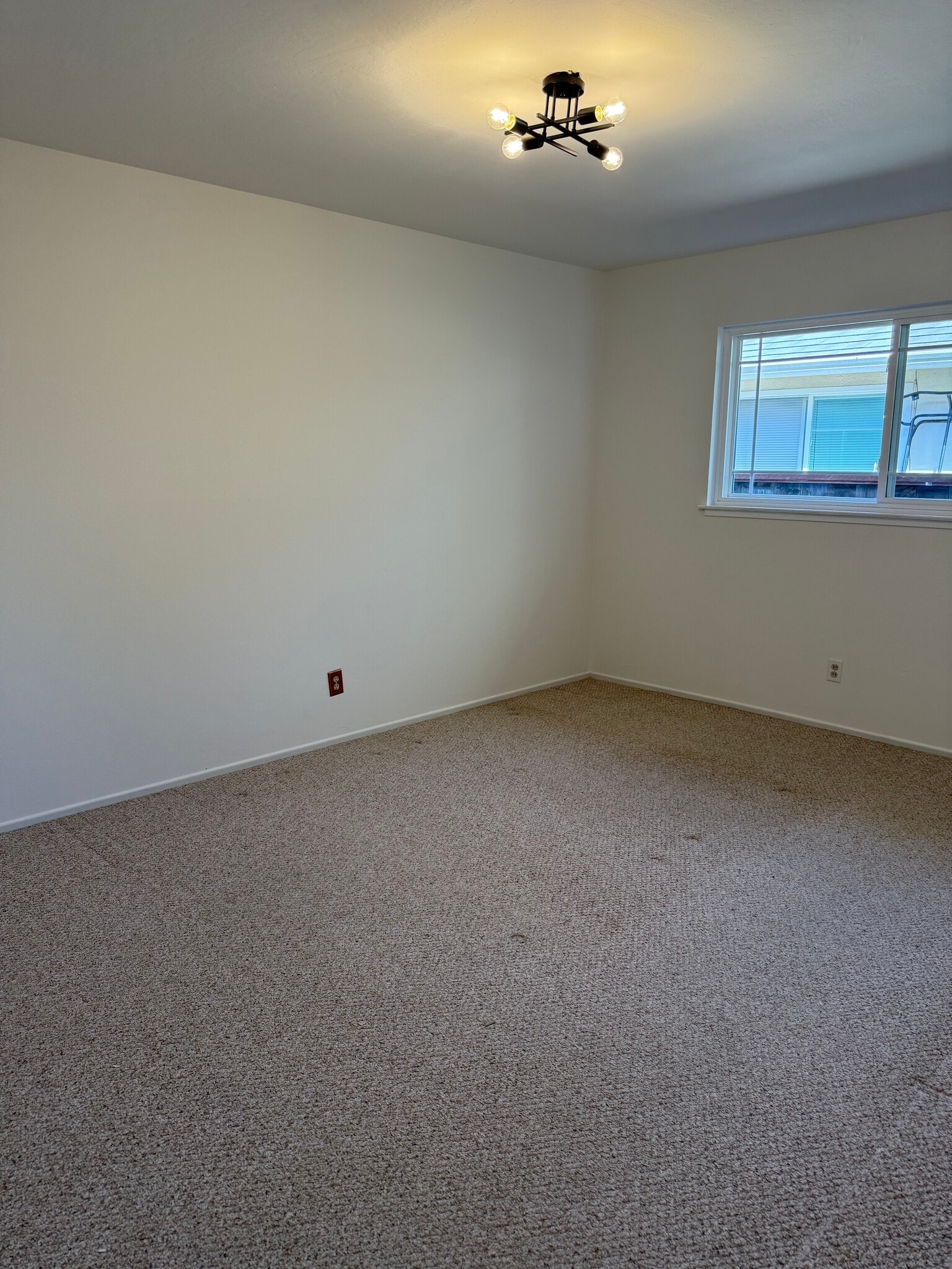 Building Photo - 1153 Sanchez Way