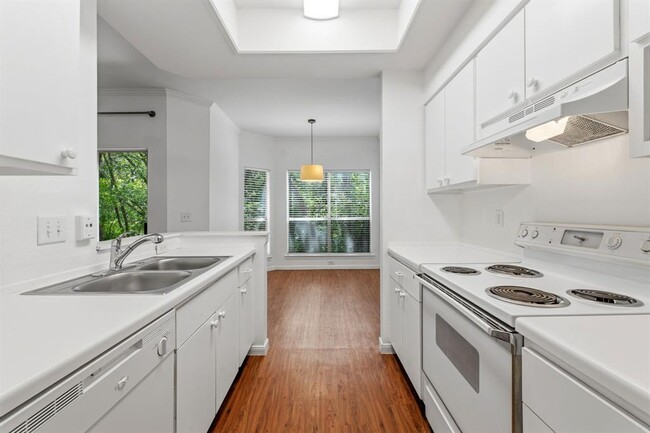 Building Photo - 6000 Shepherd Mountain Cove