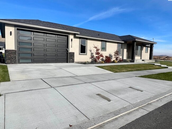 Primary Photo - West Vinyard Estates 3 br plus den 4 car