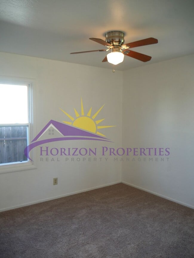 Building Photo - Unique 3 Bed 1.5 Bath 1,173 Sq. Ft. South Sacramento Home in Freeport Village