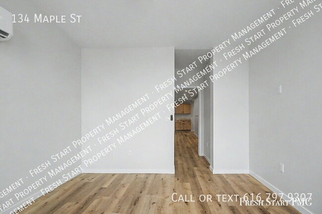 Building Photo - 134 Maple St