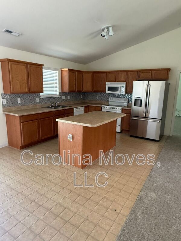 Building Photo - 7 Birchbriar Way