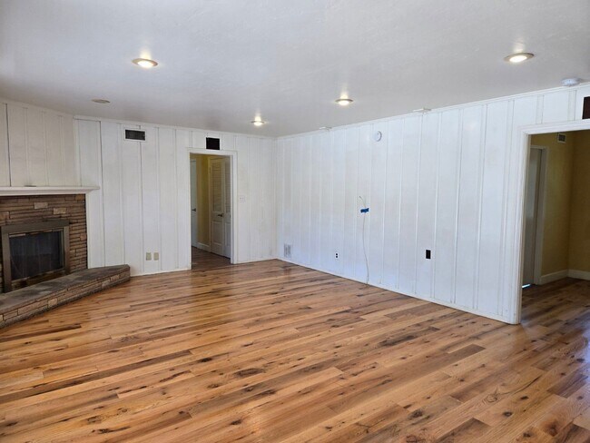 Building Photo - Large home near SDSU available 08/01/2026.