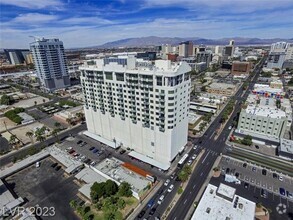 Building Photo - Gorgeous downtown loft at SoHo!